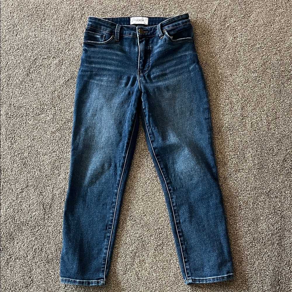Evereve Cropped High Rise Blue Jeans